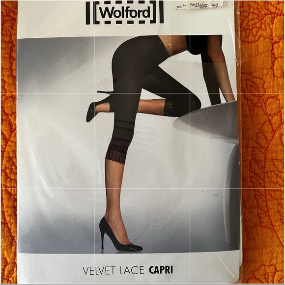 Wolford Women’s Lime Cream Velvet Lace Capri - Size Small - Picture 2 of 3